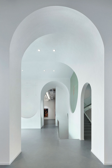 Hongkung Museum of Fine Art Gallery curved interior archways by penda
