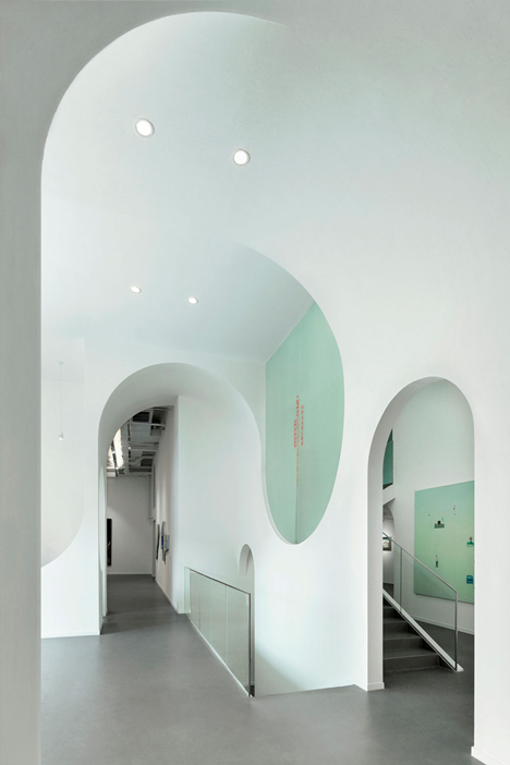 Hongkung Museum of Fine Art Gallery curved interior archways by penda