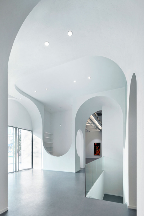 Hongkung Museum of Fine Art Gallery curved interior archways by penda