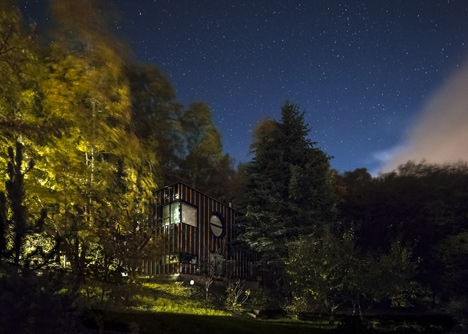 House in the woods in Hungary built in two days by T2.a Architects