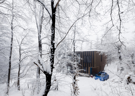 House in the woods in Hungary built in two days by T2.a Architects