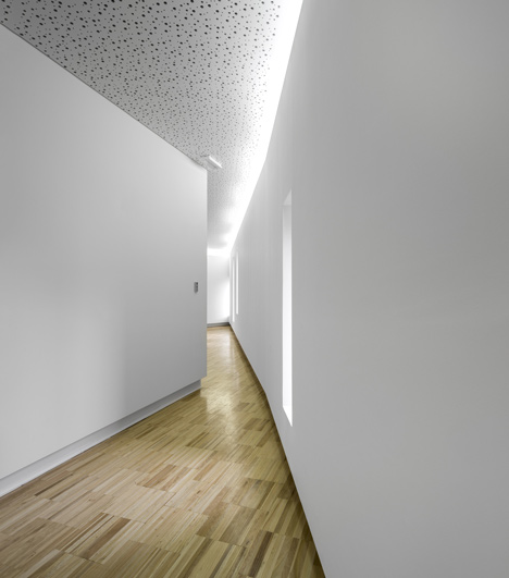 Jewish cultural centre with an acutely angled corner by Goncalo Byrne Arquitectos