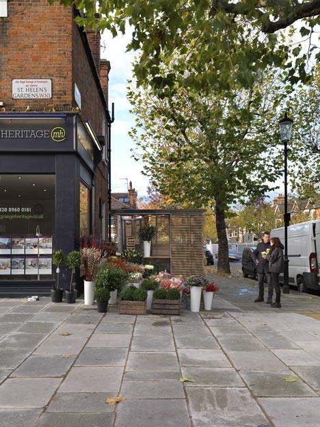 London flower kiosk with a wavy timber exterior by Buchanan Partnership