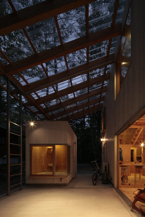 Villa in Hakuba by Naka Studio
