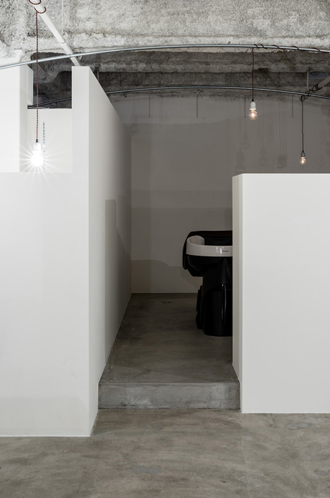 Vine Hair Salon by Sohei Arao of Sides Core