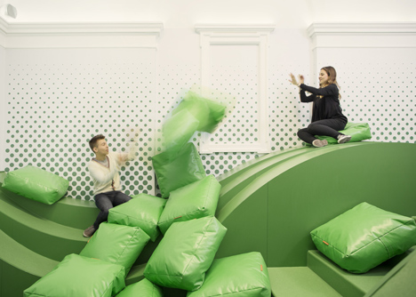 Wavy green lounge in a Solvenian school by Svet Vmes Architects