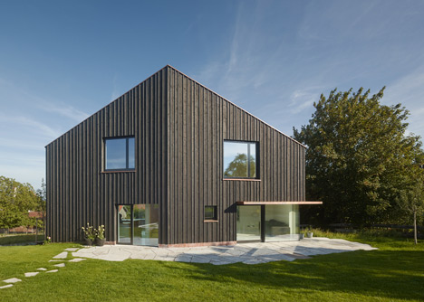 s_DenK house by SoHo Architektur has a kinked facade
