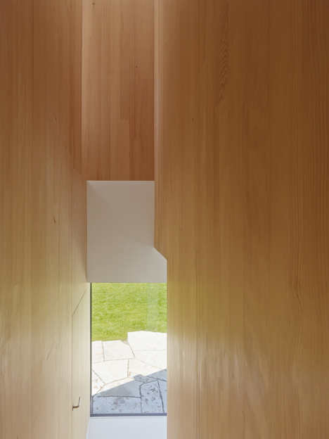 s_DenK house by SoHo Architektur has a kinked facade