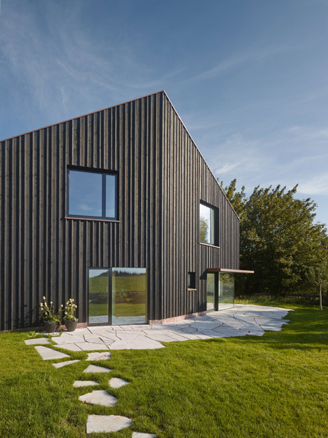 s_DenK house by SoHo Architektur has a kinked facade