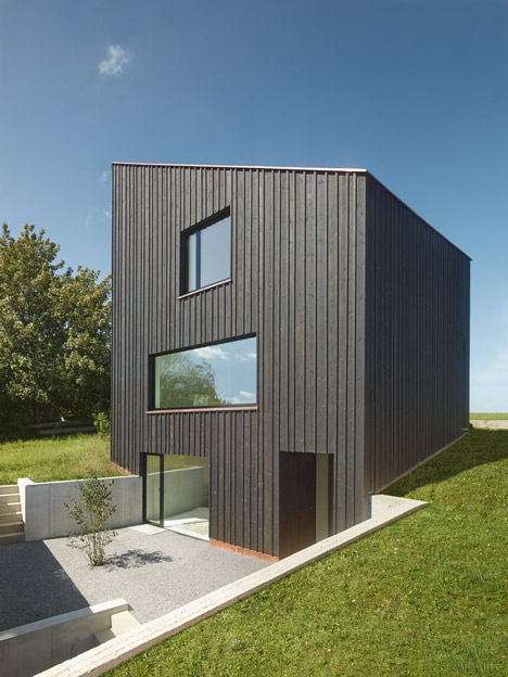 s_DenK house by SoHo Architektur has a kinked facade