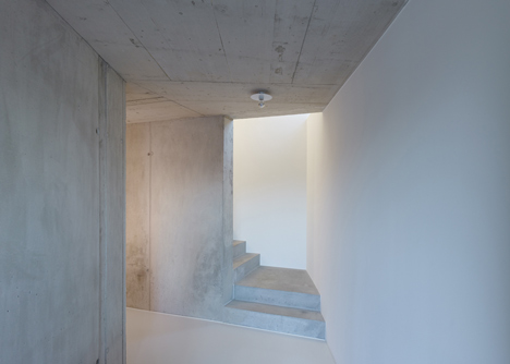 s_DenK house by SoHo Architektur has a kinked facade