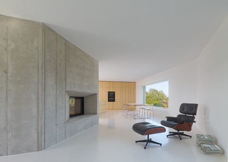 s_DenK house by SoHo Architektur has a kinked facade