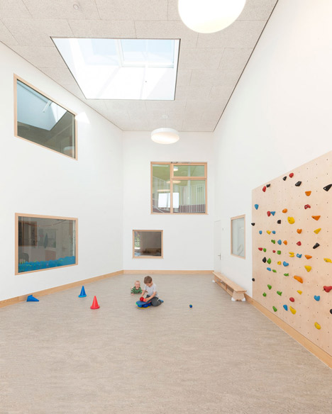 Behnisch Architektens kindergarten nestles in new Heidelberg plaza