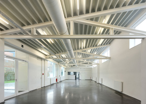 Community Centre Westvleteren by Atelier Tom Vanhee contrasts old and new bricks
