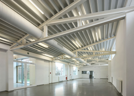 Community Centre Westvleteren by Atelier Tom Vanhee contrasts old and new bricks