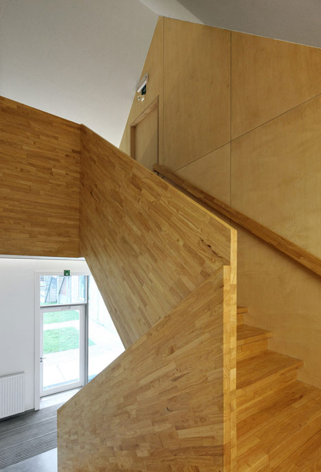 Community Centre Westvleteren by Atelier Tom Vanhee contrasts old and new bricks