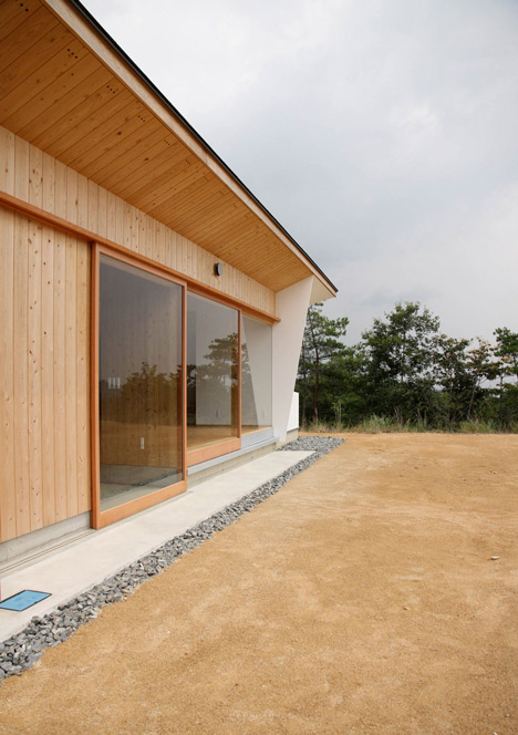 Hinanai Village House by Koura Architects