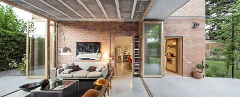 House 1101 by H Arquitectes has rooms that open up to the outdoors