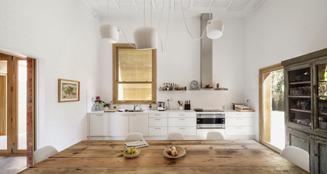 House 1101 by H Arquitectes has rooms that open up to the outdoors