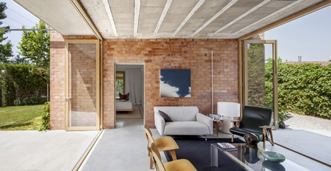 House 1101 by H Arquitectes has rooms that open up to the outdoors
