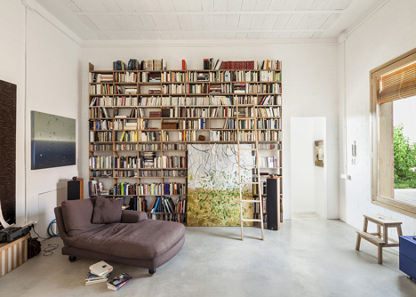 House 1101 by H Arquitectes has rooms that open up to the outdoors