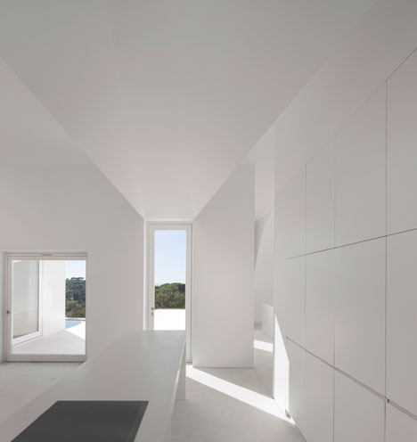 House in Fontinha by Manuel Aires Mateus