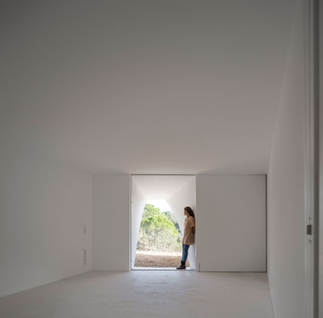 House in Fontinha by Manuel Aires Mateus