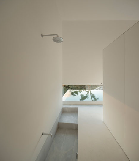 House in Fontinha by Manuel Aires Mateus