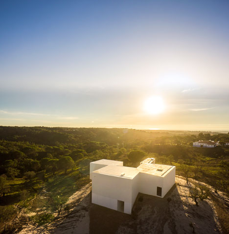 House in Fontinha by Manuel Aires Mateus