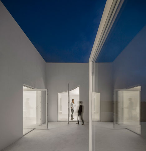 House in Fontinha by Manuel Aires Mateus