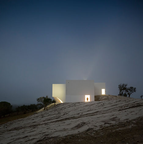 House in Fontinha by Manuel Aires Mateus