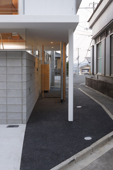 House in Kawanishi by Tato Architects based on Australia's "Queenslander" dwellings