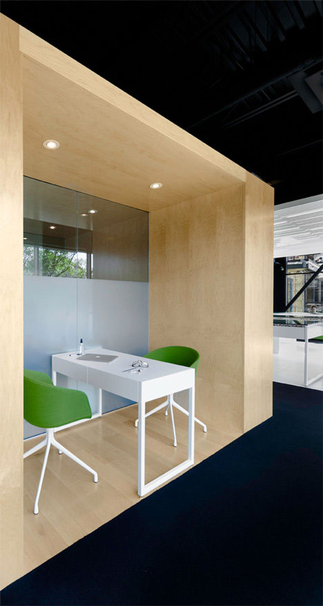 La SHED Architecture separates eye clinic into black and white zones