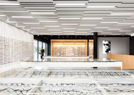 La SHED Architecture separates eye clinic into black and white zones