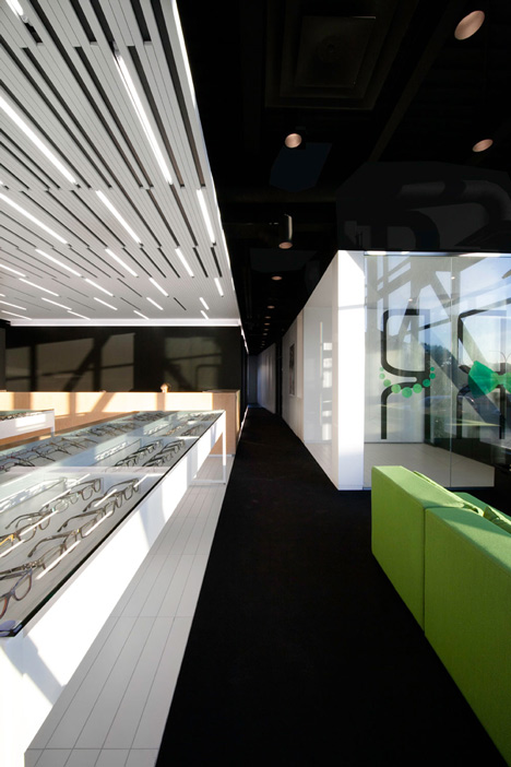 La SHED Architecture separates eye clinic into black and white zones