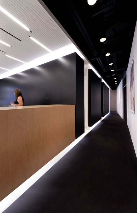 La SHED Architecture separates eye clinic into black and white zones