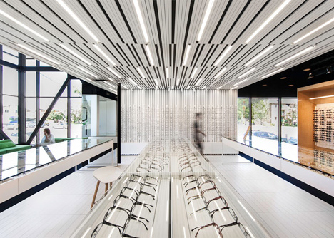 La SHED Architecture separates eye clinic into black and white zones