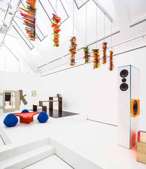 Monochrome graphics create optical illusions at Tobias Rehberger's solo exhibition