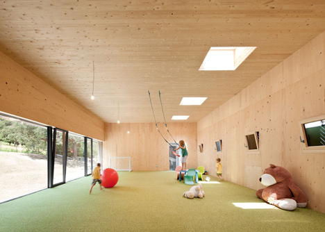 Multi family house in Eichgraben by Franz Architekten