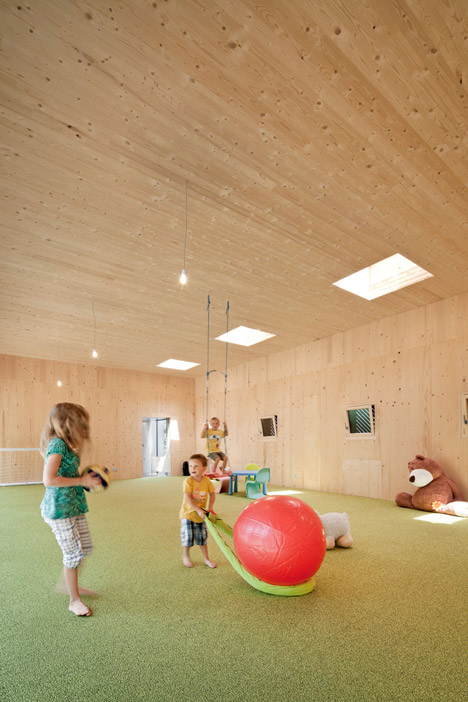 Multi family house in Eichgraben by Franz Architekten