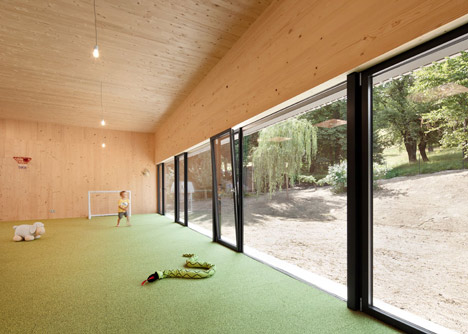 Multi family house in Eichgraben by Franz Architekten