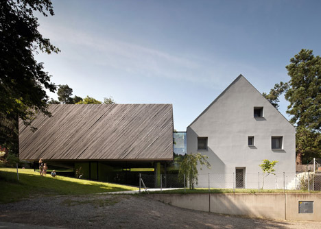 Multi family house in Eichgraben by Franz Architekten