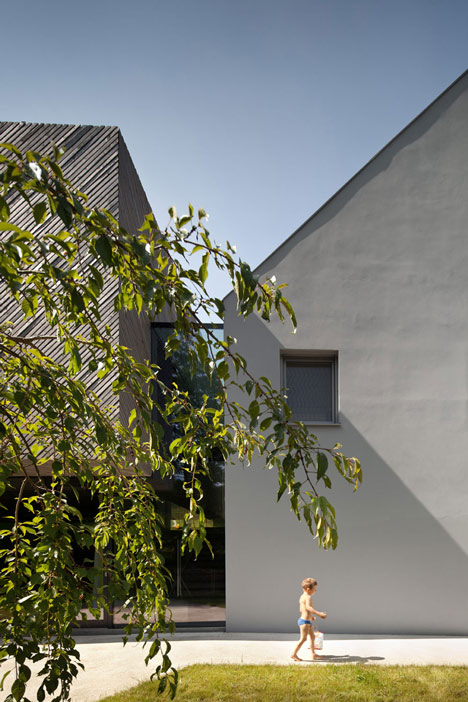 Multi family house in Eichgraben by Franz Architekten