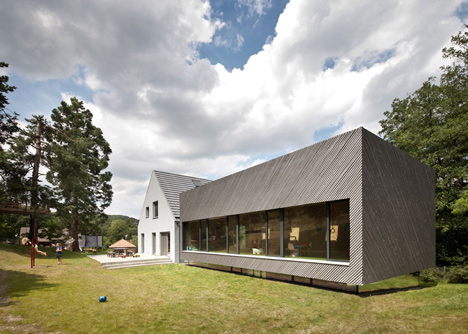Multi family house in Eichgraben by Franz Architekten