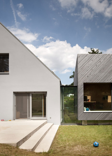 Multi family house in Eichgraben by Franz Architekten