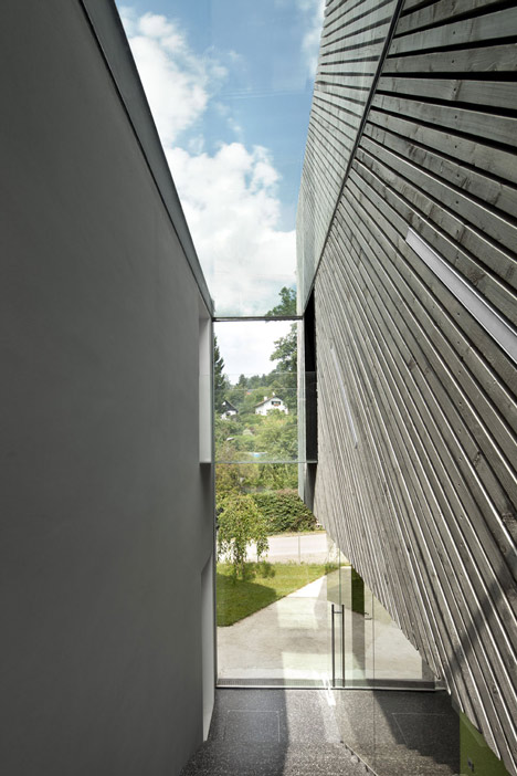 Multi family house in Eichgraben by Franz Architekten