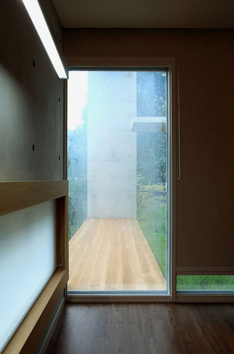 Mun Jeong Heon house by A.M Architects is surrounded by a huge concrete frame