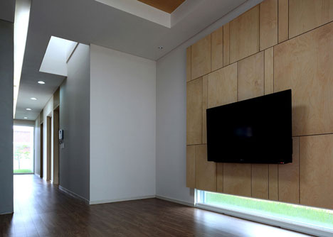 Mun Jeong Heon house by A.M Architects is surrounded by a huge concrete frame