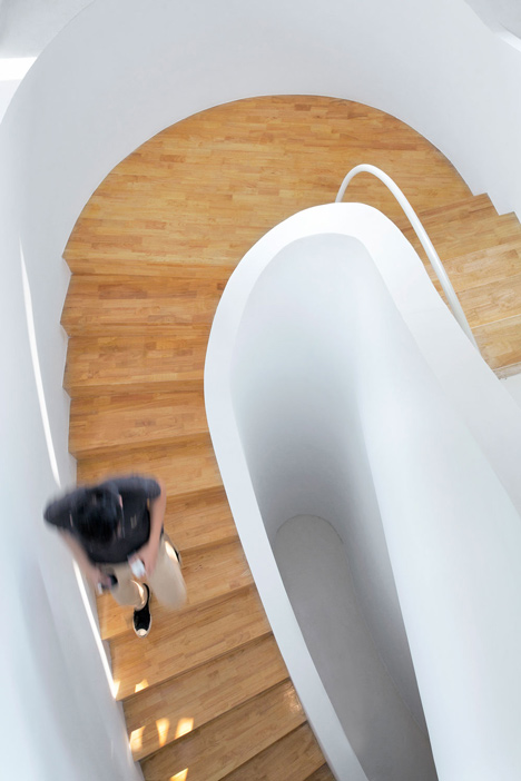 Office renovation by Daipu Architects