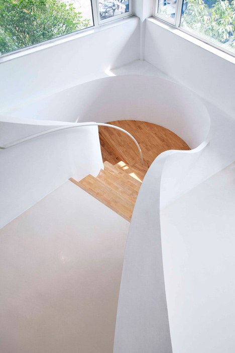 Office renovation by Daipu Architects